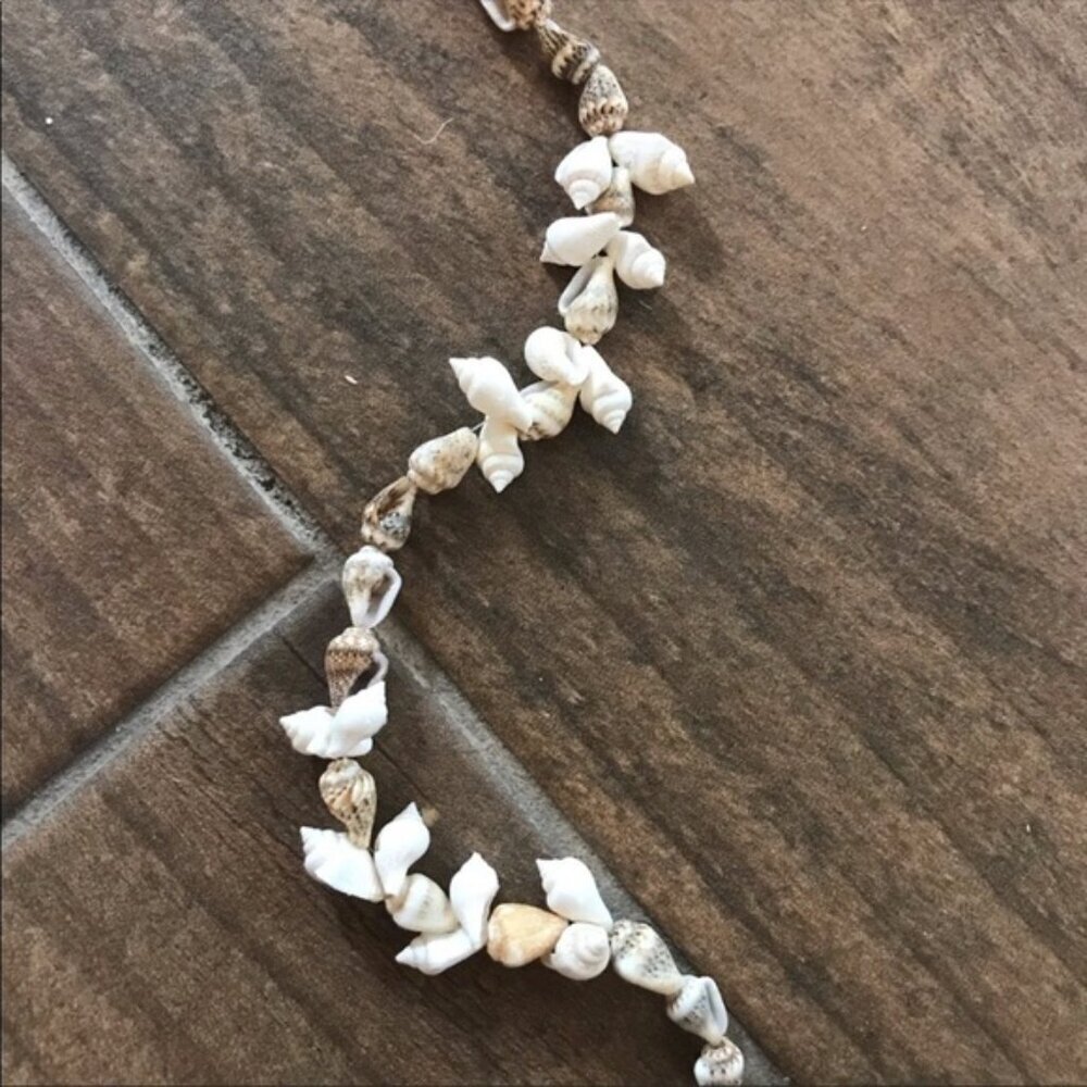 shell necklace - Picture 2 of 5